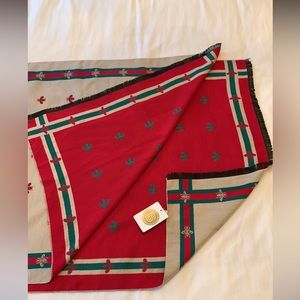 🐝 Bee Scarf 💚❤️new with tags